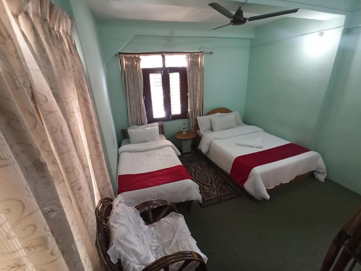 Pushpa Guest House Pokhara Exteriör bild