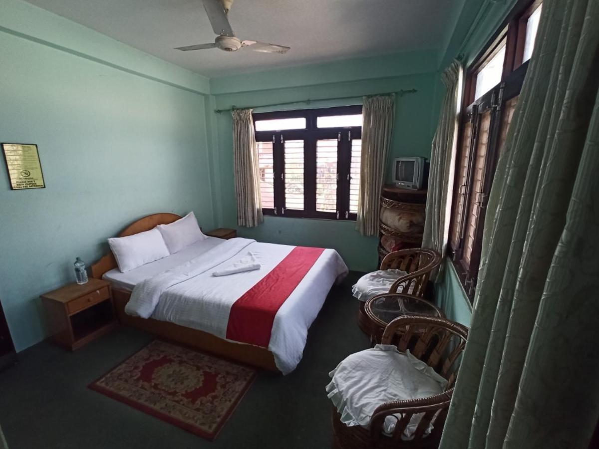 Pushpa Guest House Pokhara Exteriör bild