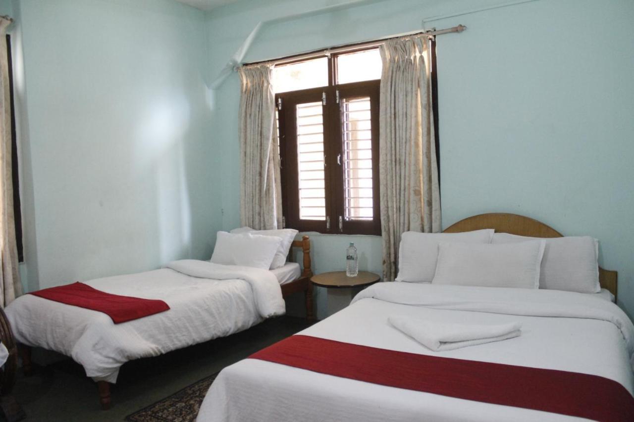 Pushpa Guest House Pokhara Exteriör bild