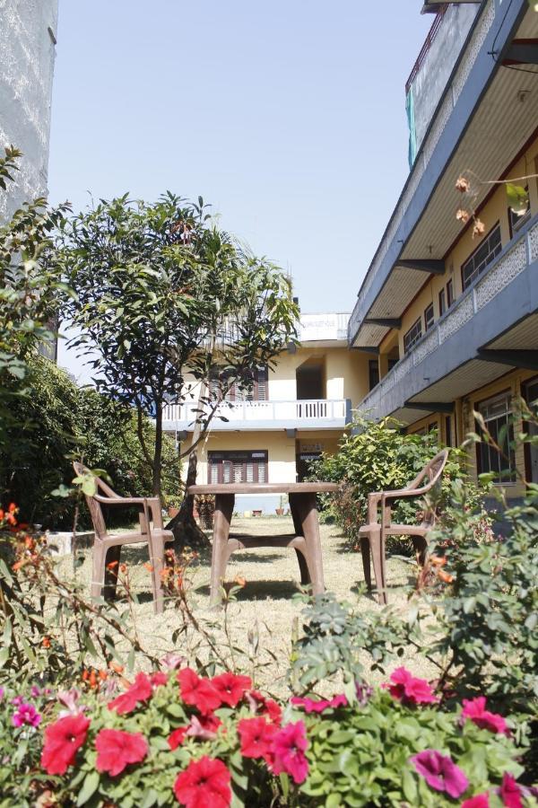 Pushpa Guest House Pokhara Exteriör bild