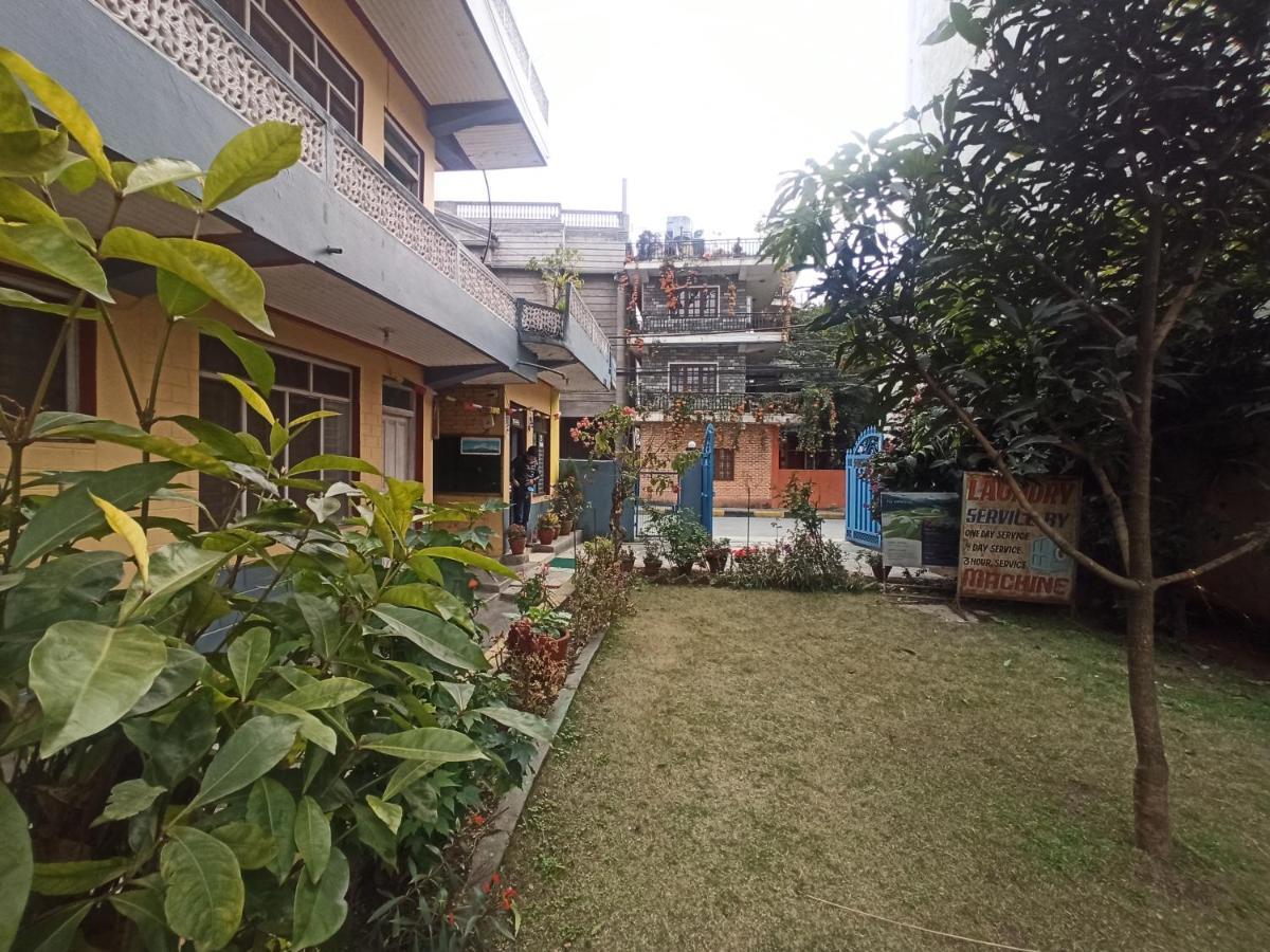 Pushpa Guest House Pokhara Exteriör bild